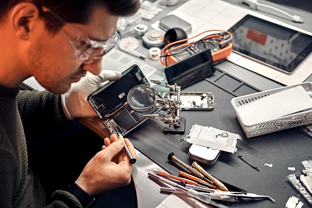 Technician testing RAM modules on desktop