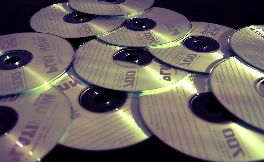 Translucent quantum memory storage cube